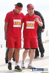 组图：玄彬参加马拉松比赛 众海军出身艺人助阵