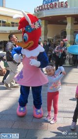 组图：郭可盈林文龙全家大阪游 女儿可爱抢镜