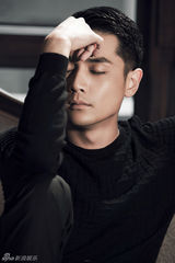 组图：人气小生霍政谚写真忧郁气质