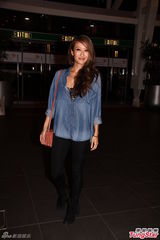 组图：魔力红摇滚开唱 谢婷婷蓝奕邦捧场