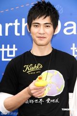 幻灯图：周渝民萧敬腾呼吁守护河川 节省水资源