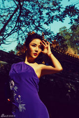 组图：周菲拍摄古韵大片 尽展东方美人神韵