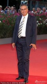 组图：《嫉妒》举行首映 女星紧身裙秀曲线