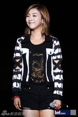 组图：韩团f(x)EXO-M等亮相上海K-POP音乐演唱会