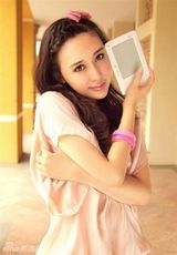 组图：陈美行拍广告写真 变身清纯校园美女