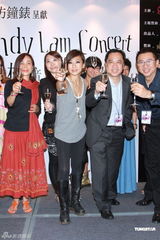 组图：林忆莲红馆个唱落幕 感谢歌迷一路陪伴