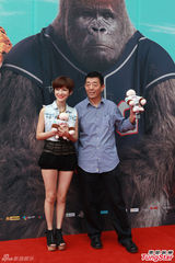 组图：《大明猩》首映 顾长卫牵手女星走红毯