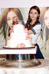 幻灯图：黄晓明绯闻女友校服装扮 清纯似张柏芝