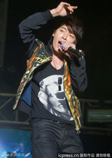 组图：SJ-M上海热力开唱 始源帅气有型赫海有爱