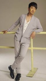 幻灯图：郭晓冬拍休闲大片 称走过浮华踏入青云间