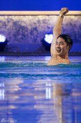 组图：《星跳水立方》吴建豪展露腹肌