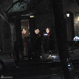 张钧甯携母探班何润东 准丈母娘提前见姑爷？(图)