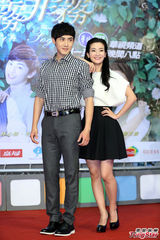 组图：张睿李晟再续前缘 旋风访台会粉丝