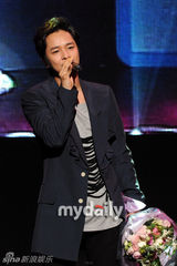 组图：金桢勋退役举办首场粉丝会 宣传新唱片