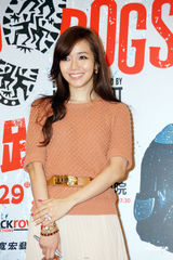 组图：侯佩岑称平时爱与老公看秀 称生活平实就快乐