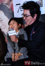 组图：韩星柳承龙新片《七号房间》开试映会