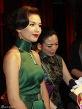 组图：刘涛典雅亮相时尚活动 妙谈家事沉着应对