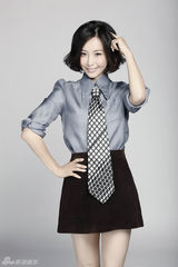 组图：张曦文时尚写真变身轻熟小女人