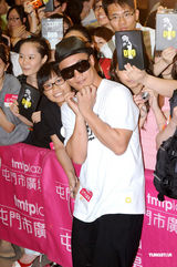 高清组图：陈奕迅笑言自己无心肝 有意看哈林演出