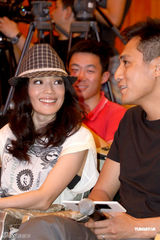 幻灯图：《美丽人生》发布会 舒淇刘烨“互咬耳朵”