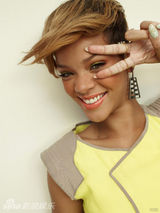 幻灯图集：蕾哈娜登杂志封面 活泼俏皮展笑容