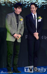 组图：韩星郑宇获韩国第一品牌大赏特别奖