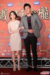 组图：《铁狮玉玲珑》首映邱黎宽站台高喊票房