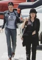 组图：女神朱莉心中的女神 其母珍贵旧照曝光