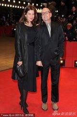 组图：《制胜一击》首映 吉娜-卡拉诺秀美腿