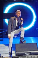 组图：西城男孩英国告别巡演 深情放歌魅力不减