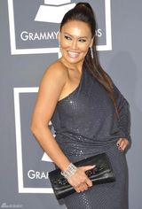 组图：格莱美红毯群星纷纷亮相星光熠熠