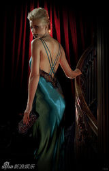 高清图：德国足球宝贝格尔克蕾丝内衣双峰诱人