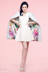 组图：刘梓妍春夏写真曝光 气质清新展花样笑靥