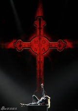 组图：麦当娜巡演柏林站 网袜露PP销魂竖中指