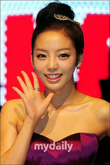 组图：韩女子组合Kara新专辑发布 超短裙性感俏丽