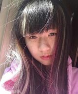 组图：15岁小彩旗可爱私照曝光 也玩浓妆非主流