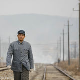 组图：《钢铁年代》曝男性群像 陈宝国冯远征铁血