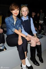 组图：王珞丹秀场被误认超模 造型时尚红唇抢眼