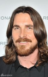 国家评论协会奖晚宴 贝尔和阿弗莱克夫妇亮相(组图)