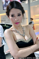组图：2012性感车模大盘点 美乳飘香事业线抢眼