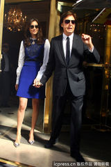 组图：麦卡特尼携娇妻领奖章 女儿遭冷落