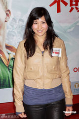 幻灯图：《不败雄心》香港首映 宣萱携男友甜蜜亮相 