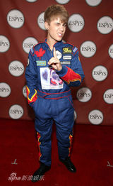 策划：回顾比伯5年风格进化 从正太变叛逆少年