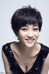 组图：《天使》七夕收官 李小冉曝黑裙写真