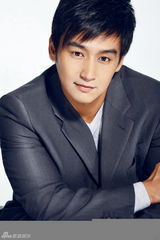 组图：张天霖开年写真曝光  深情电眼魅力十足