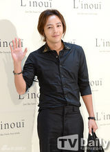 组图：张根硕少女时代等背靓包光鲜出席活动