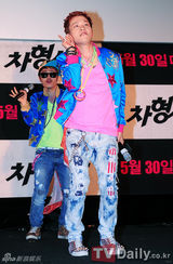 组图：韩片《车刑警》首映演唱会ULALASESSION捧场