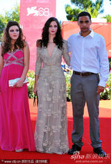 组图：《呼啸山庄》威尼斯首映 影片主创齐聚