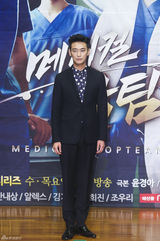 独家：权相佑珉豪帅气撑新剧 郑丽媛白衣个性