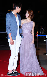 组图：韩星池贤宇刘仁娜甜蜜拍新剧再演穿越情